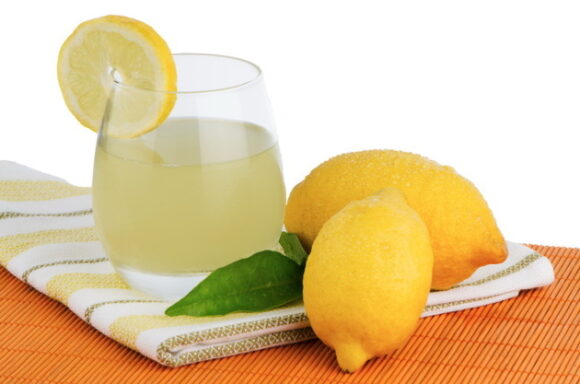 Какво прави с тялото ви половин лимон в чаша вода!