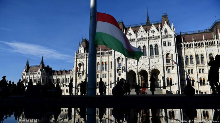 Унгарският парламент гласува в подкрепа на присъединяването на Швеция към НАТО