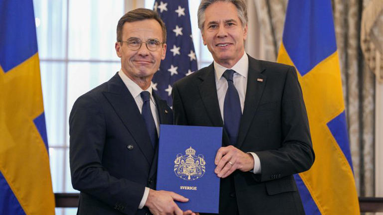 Швеция официално се присъедини към НАТО